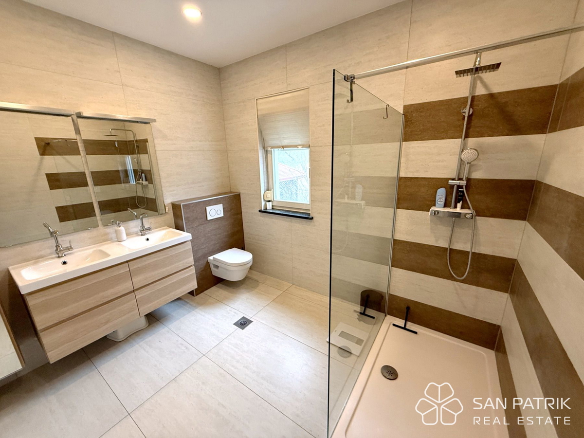 Attico moderno a Mlinovi – stile Art Deco e vista sulla natura