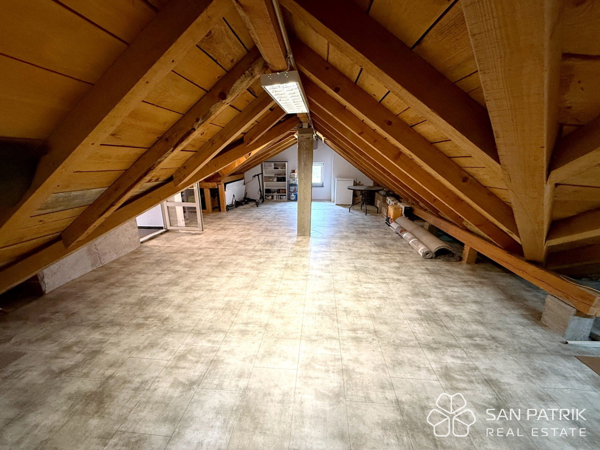 Attico moderno a Mlinovi – stile Art Deco e vista sulla natura