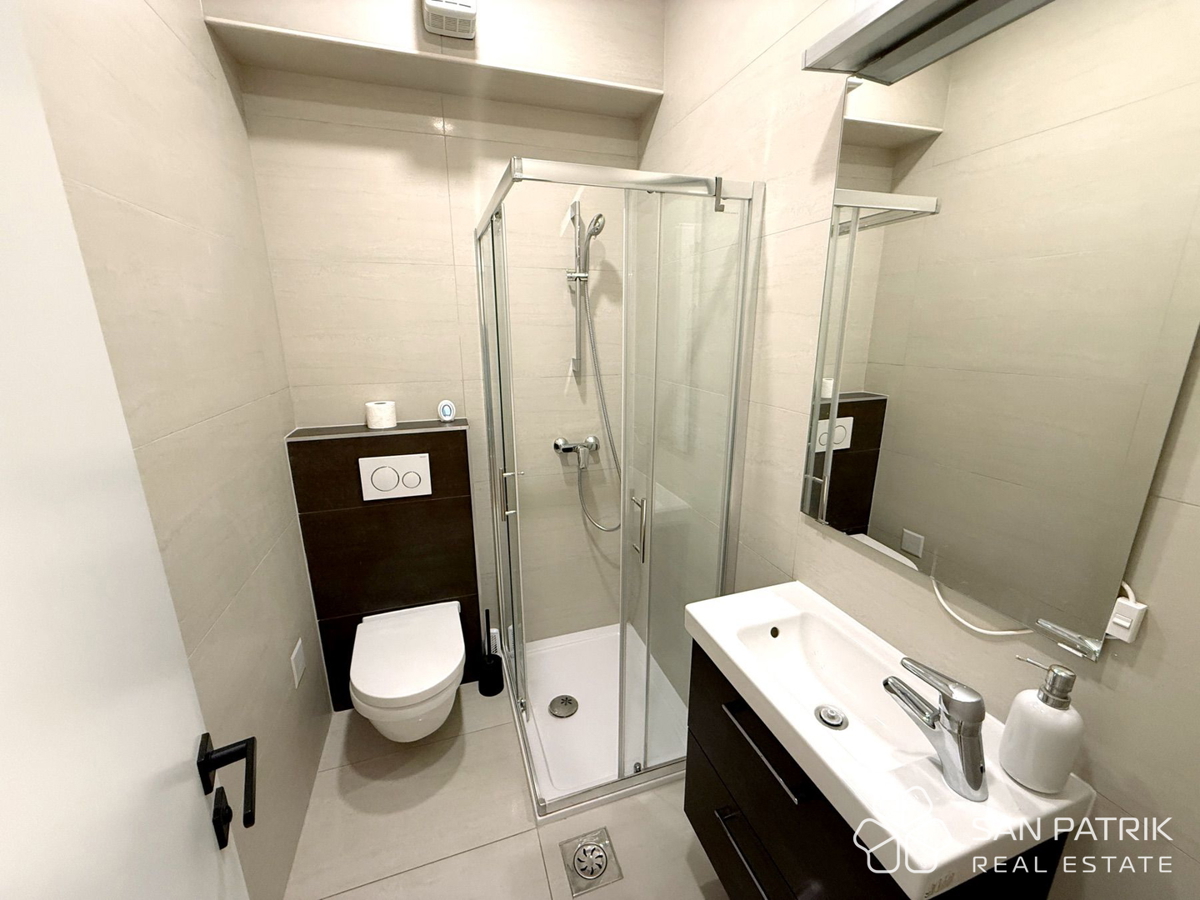 Attico moderno a Mlinovi – stile Art Deco e vista sulla natura