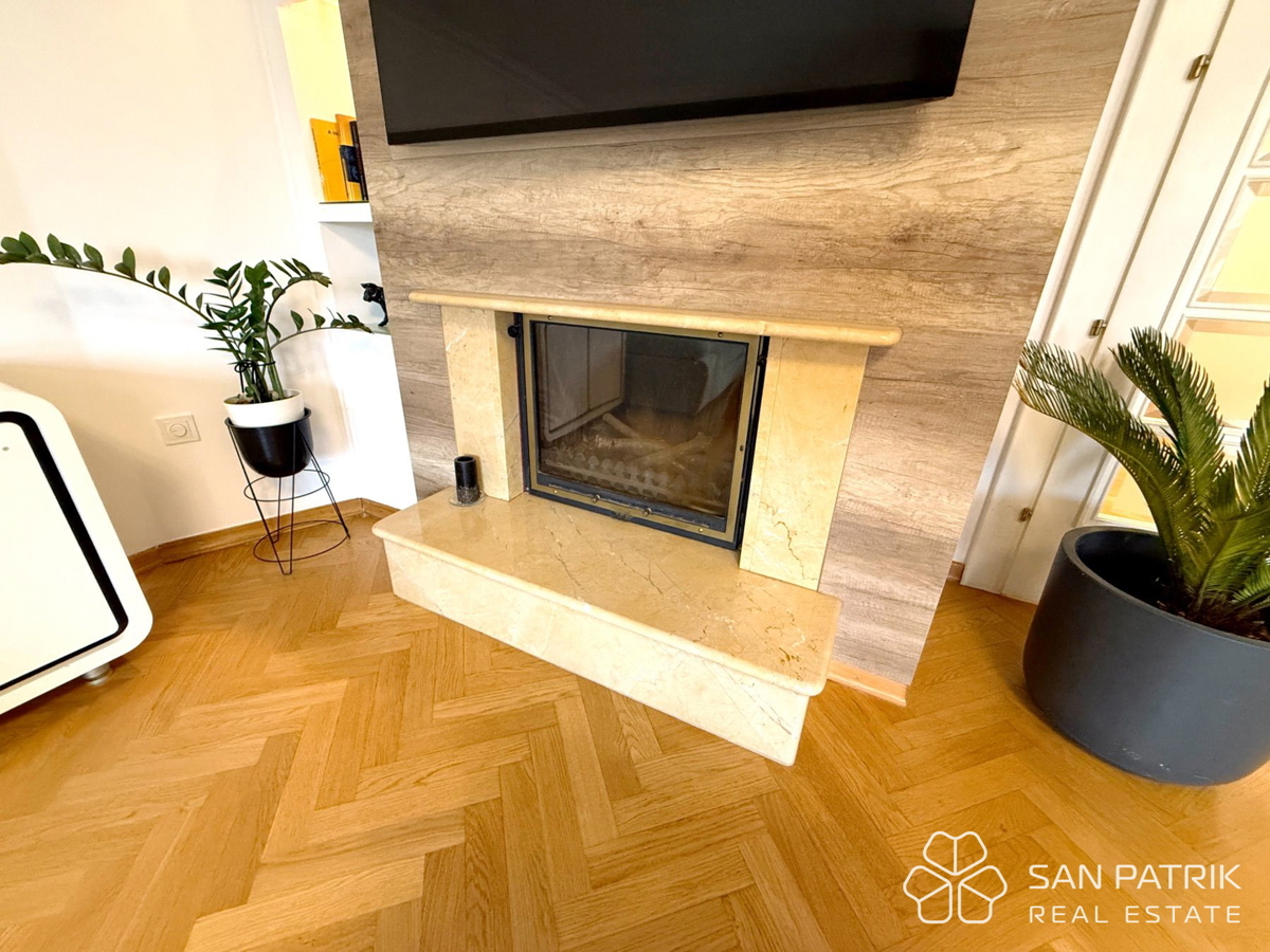 Attico moderno a Mlinovi – stile Art Deco e vista sulla natura