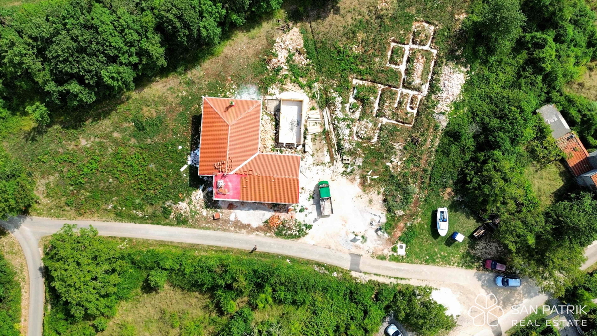 Moderna casa a piano terra (130 m2) in una posizione tranquilla vicino a Labin