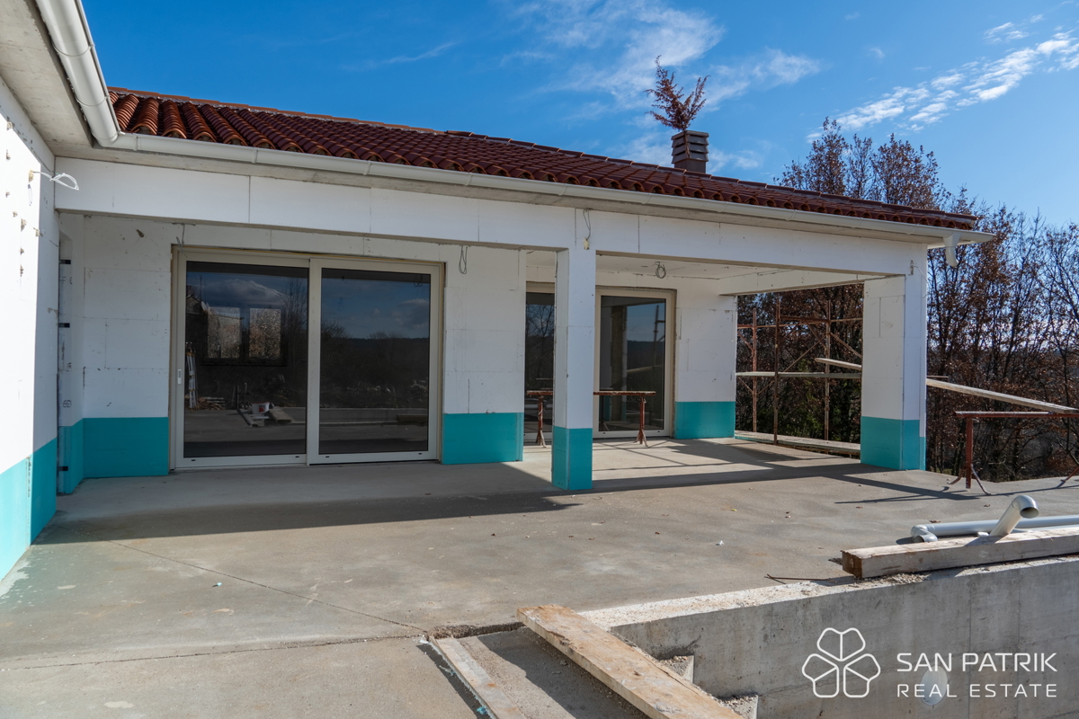 Moderna casa a piano terra (130 m2) in una posizione tranquilla vicino a Labin