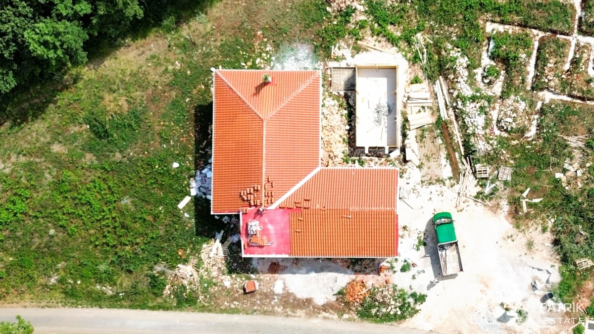 Moderna casa a piano terra (130 m2) in una posizione tranquilla vicino a Labin