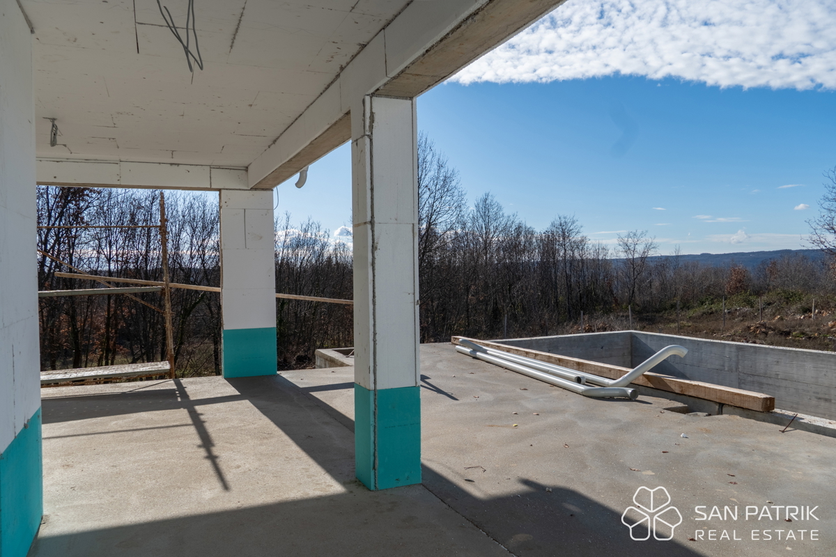 Moderna casa a piano terra (130 m2) in una posizione tranquilla vicino a Labin