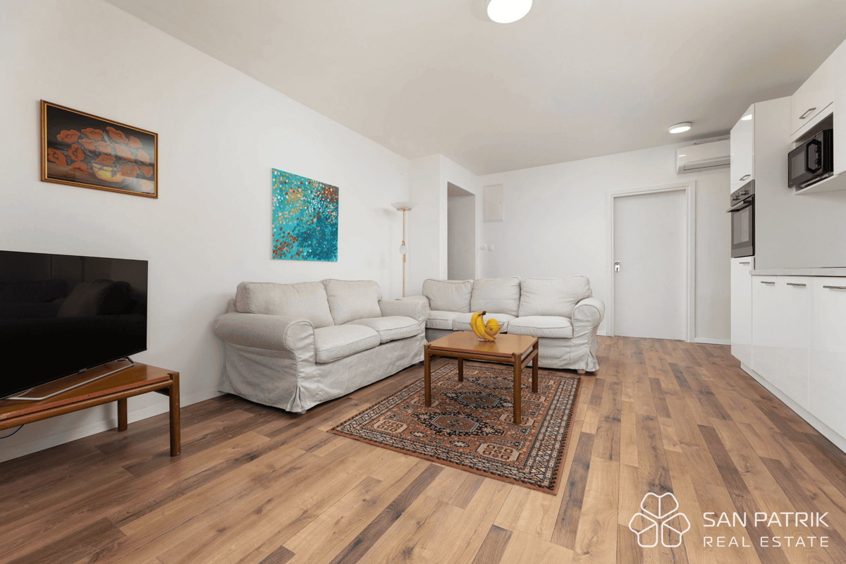 Villa ristrutturata vicino al mare con 4 unità abitative e garage