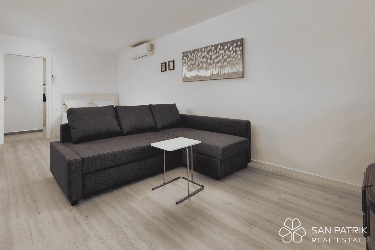 Villa ristrutturata vicino al mare con 4 unità abitative e garage