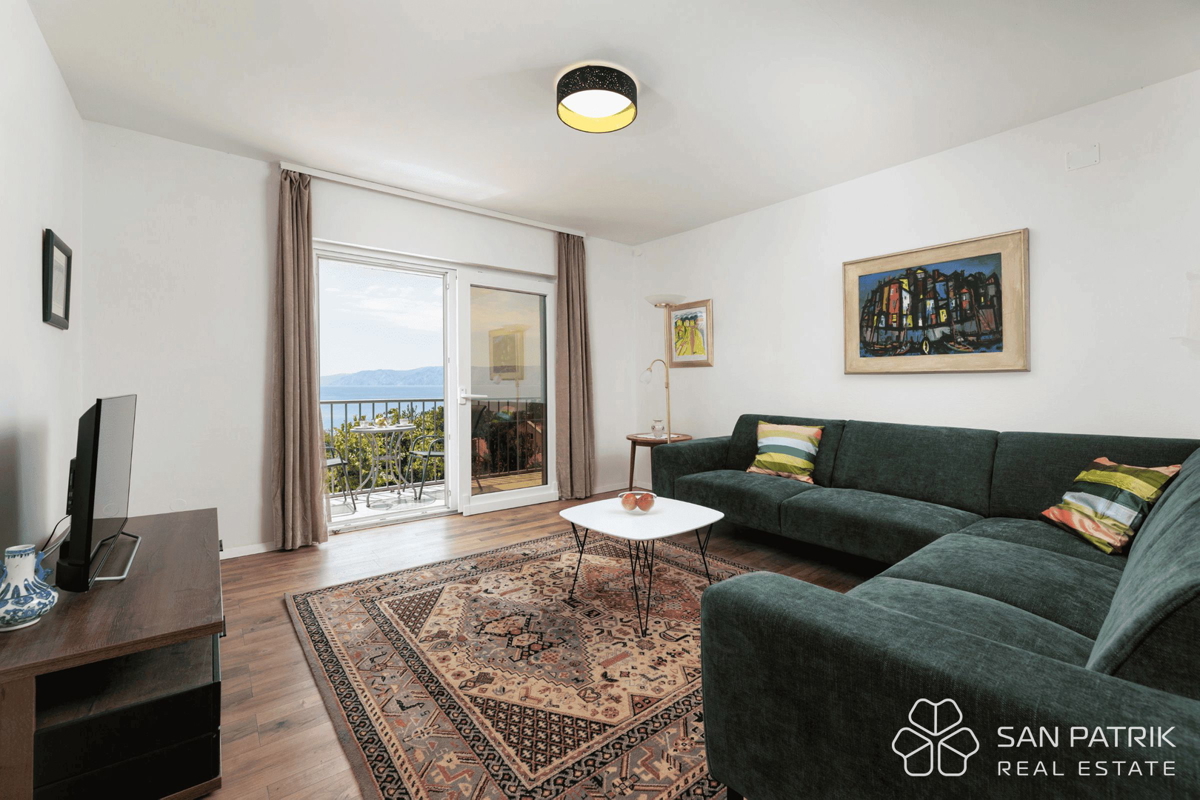 Villa ristrutturata vicino al mare con 4 unità abitative e garage