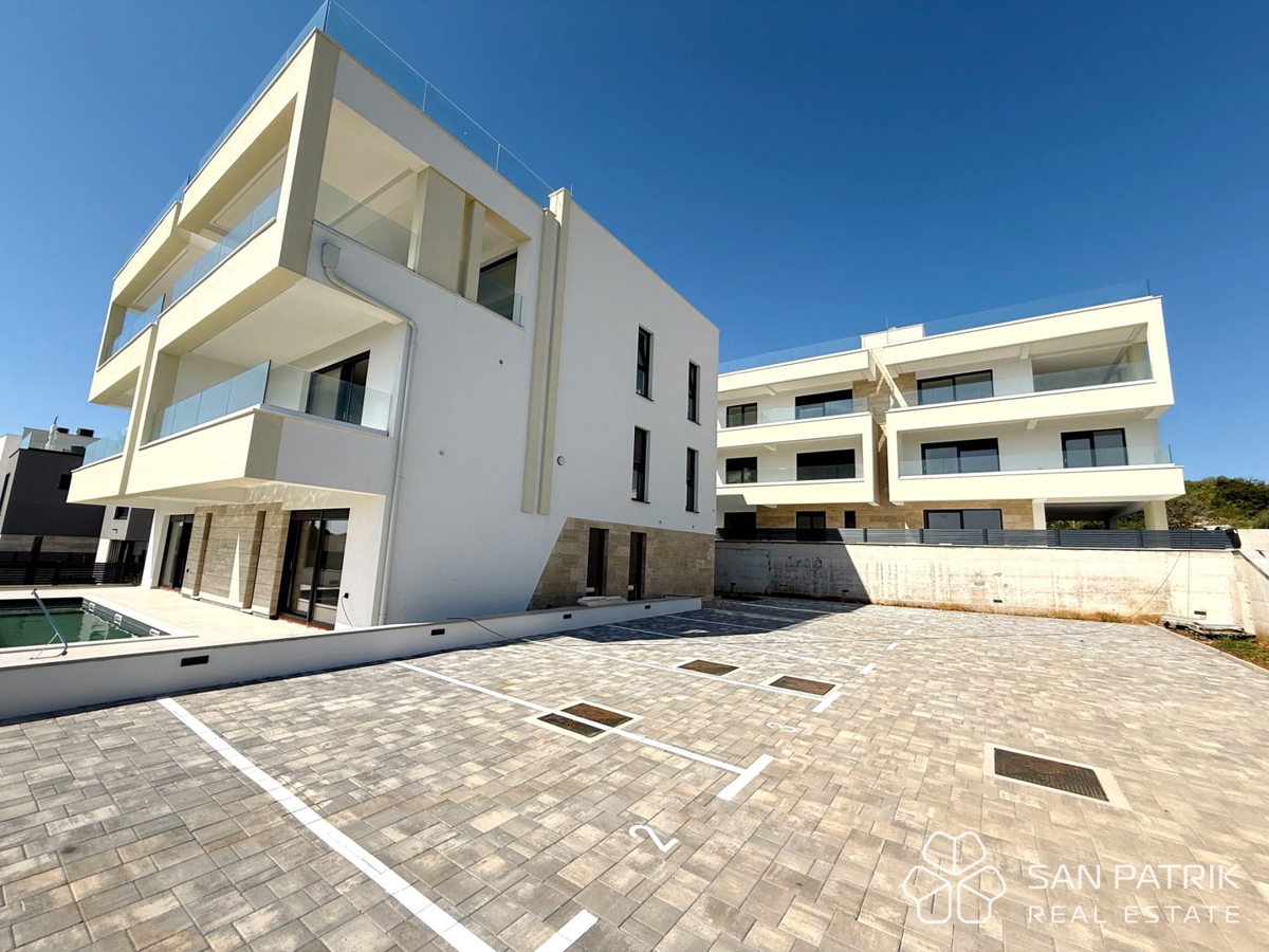 Kožino - Zadar: attico moderno (207m2), 250m dal mare, piscina