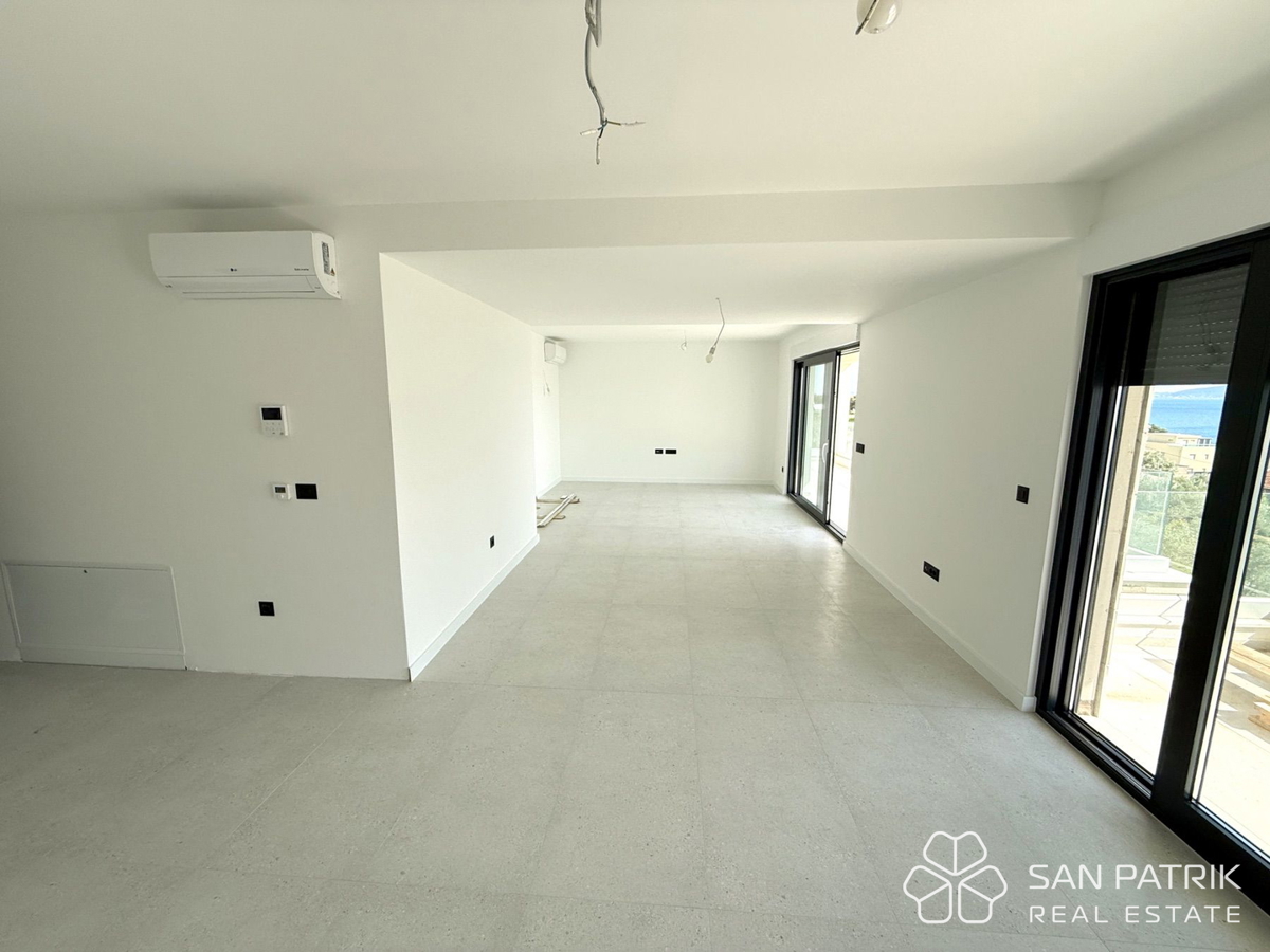 Kožino - Zadar: attico moderno (207m2), 250m dal mare, piscina