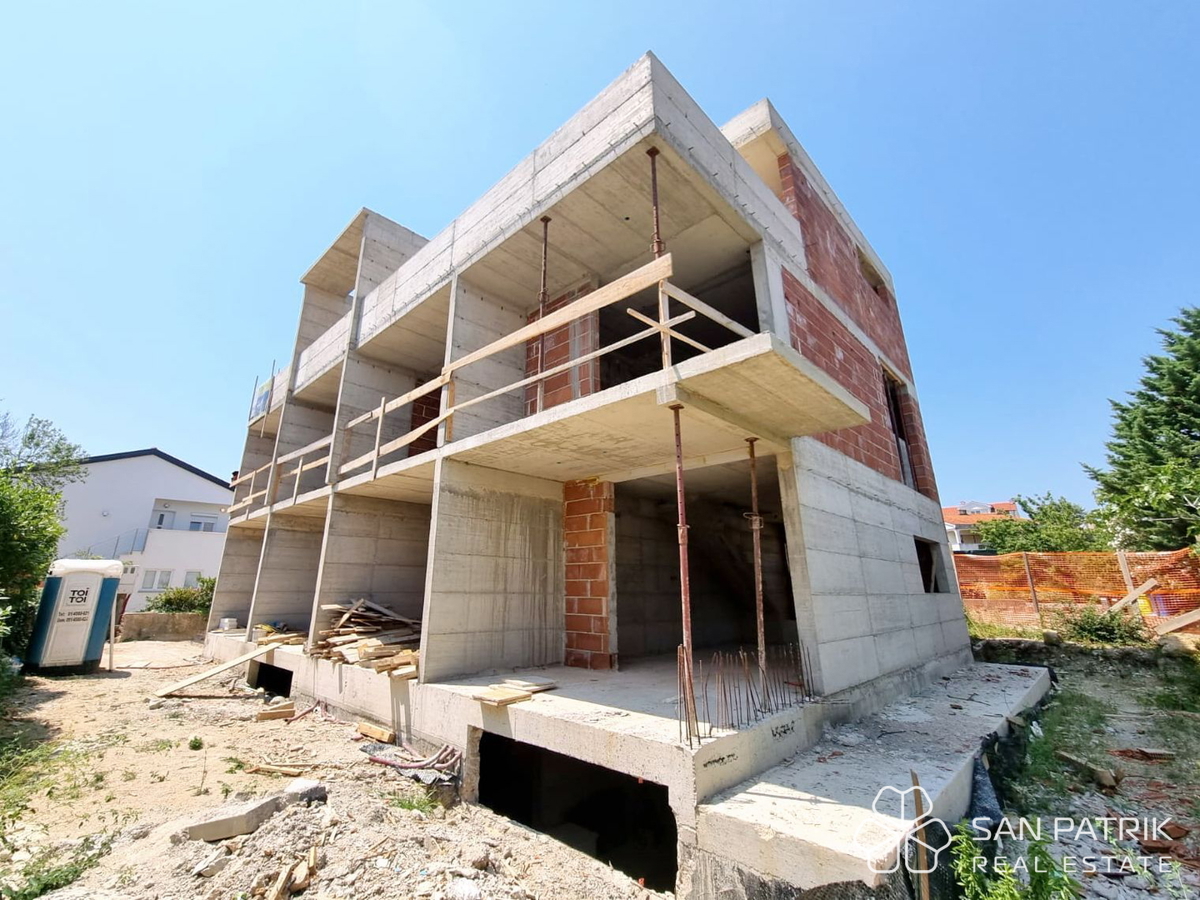 Isola di Krk, Città di Krk - Terreno edificabile con progetto