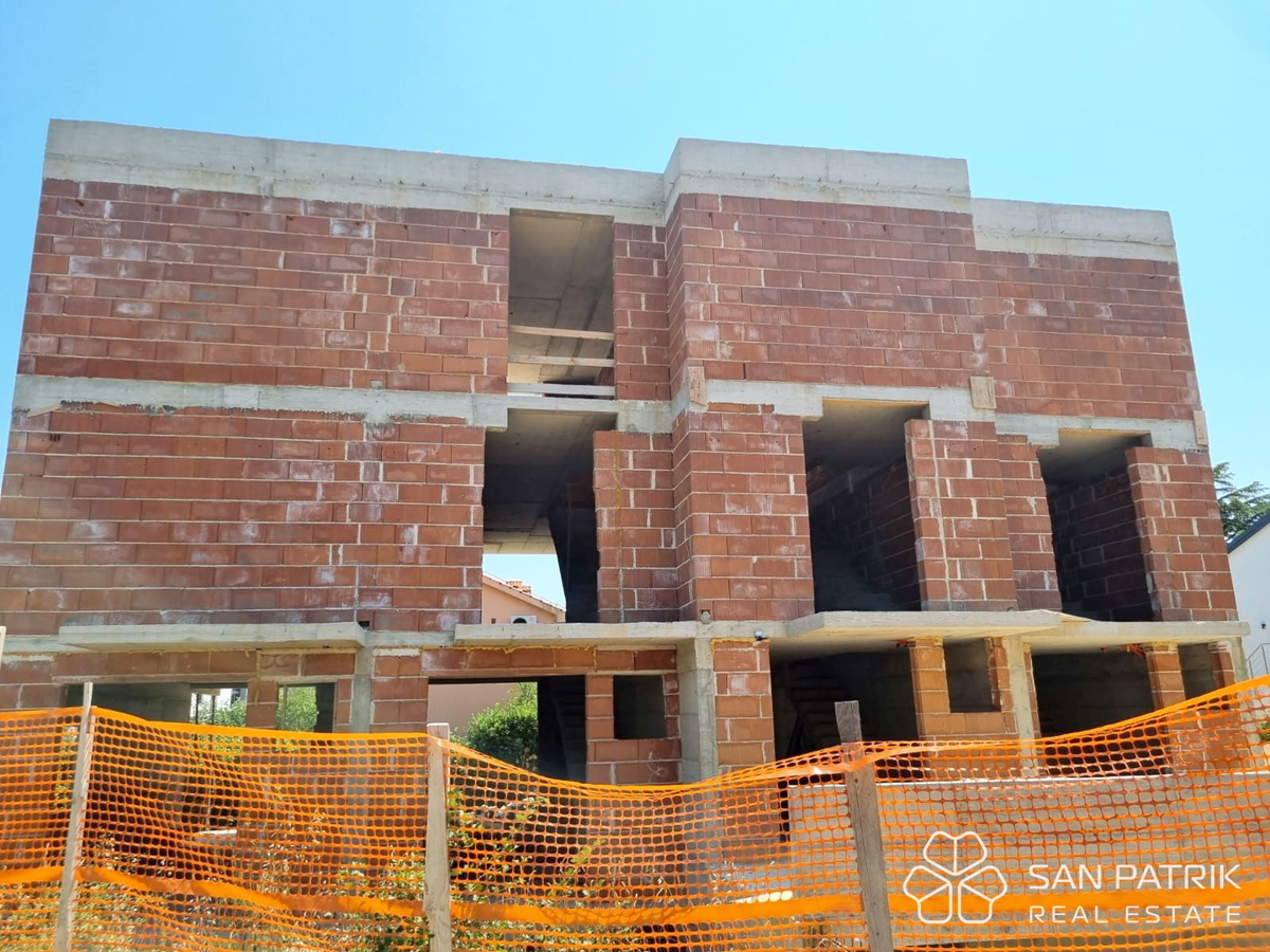 Isola di Krk, Città di Krk - Terreno edificabile con progetto