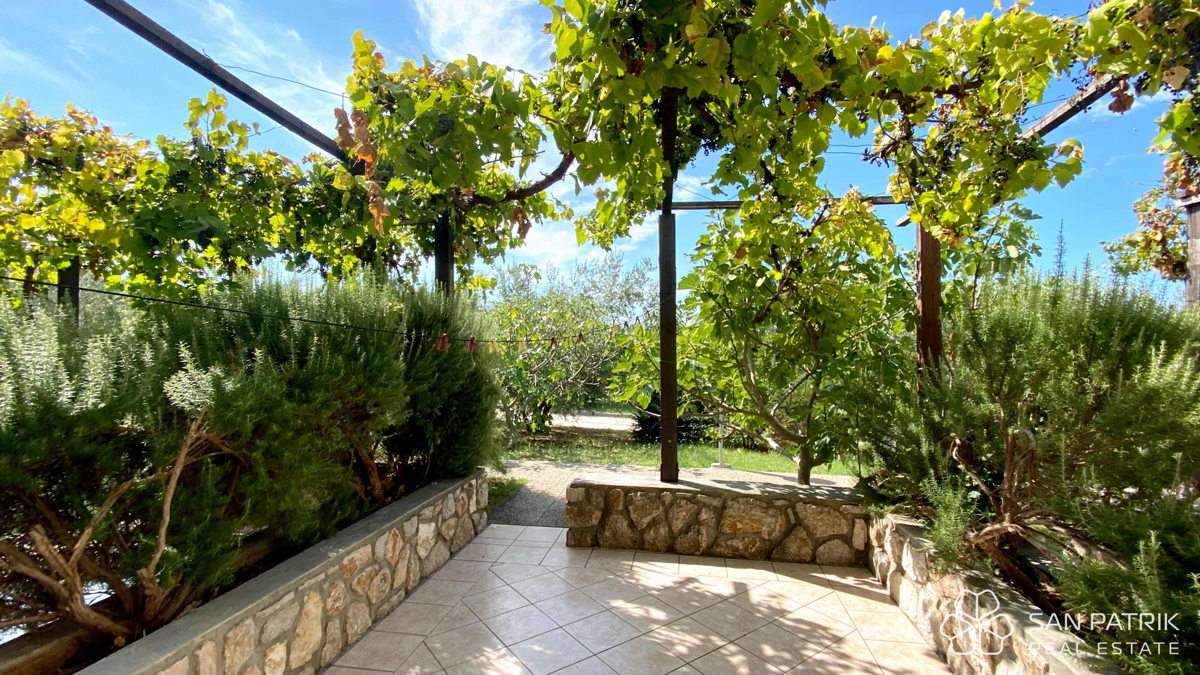 Cres: Hotel 4* con attività consolidata – opportunità di investimento