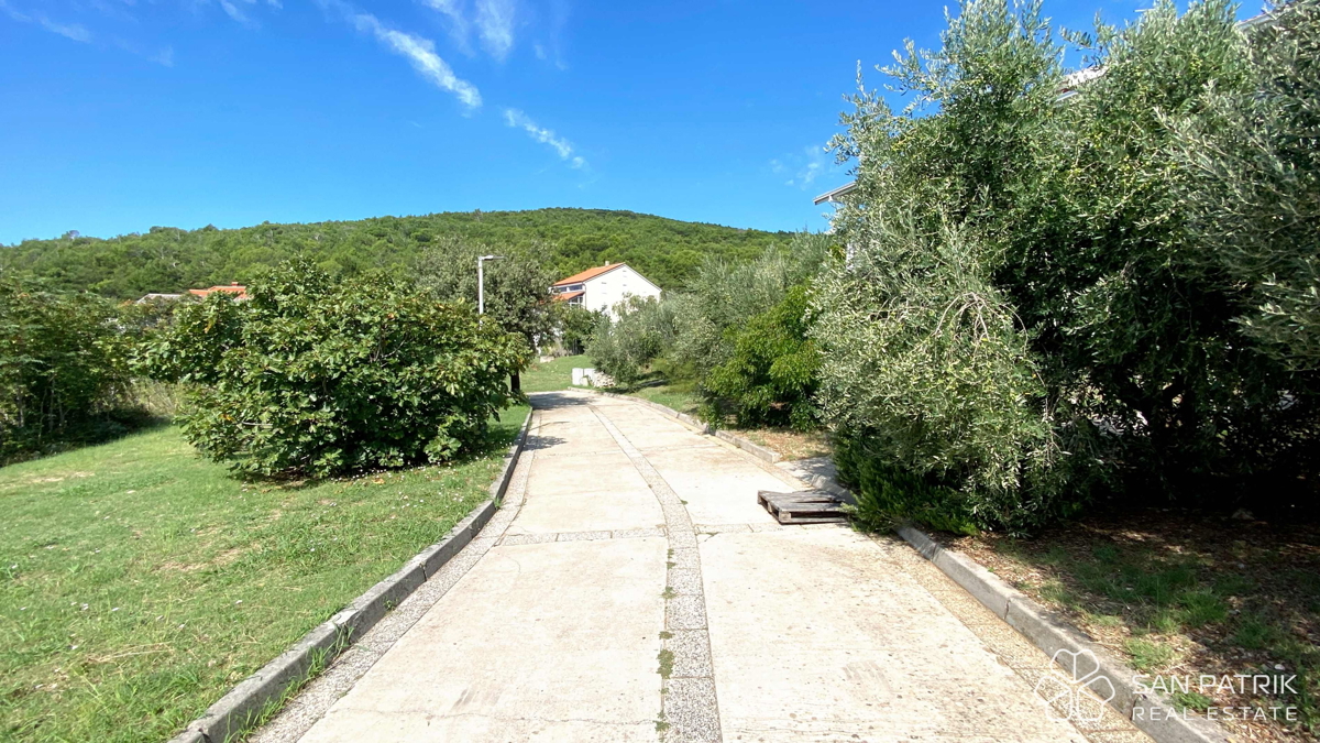 Cres: Hotel 4* con attività consolidata – opportunità di investimento