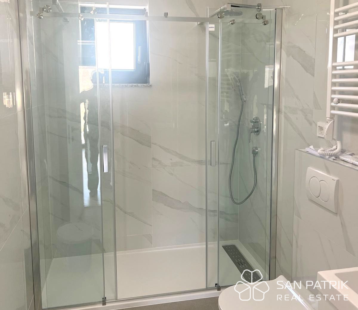 APPARTAMENTO MODERNO CON PISCINA – LA VOSTRA NUOVA CASA SUL MARE A POVLJANA