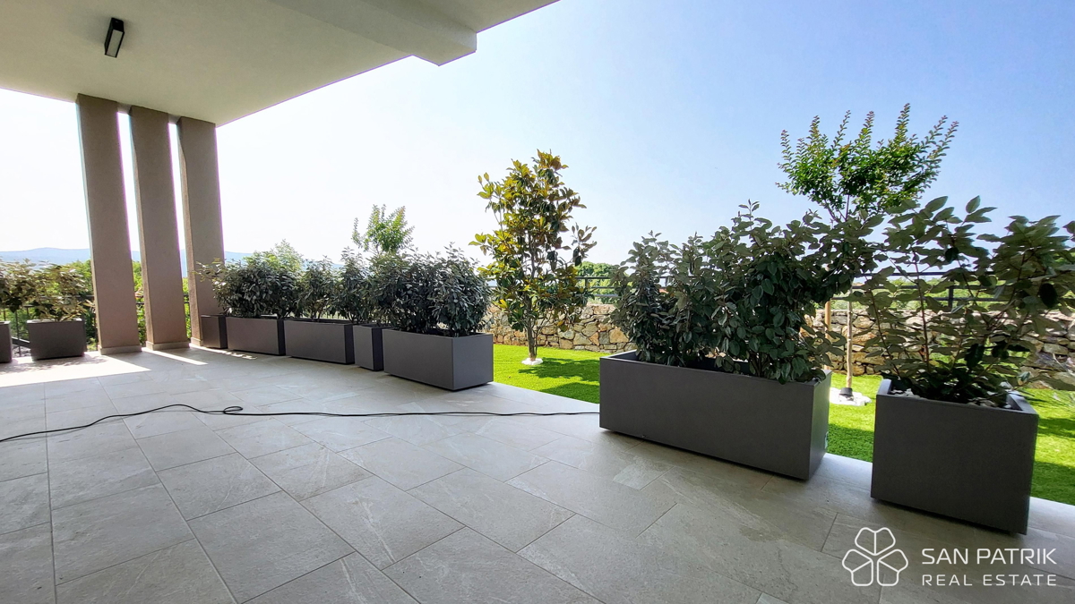 Casa moderna con piscina e vista mare a Krk