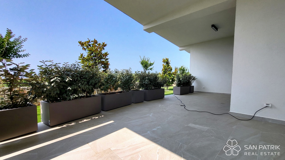 Casa moderna con piscina e vista mare a Krk