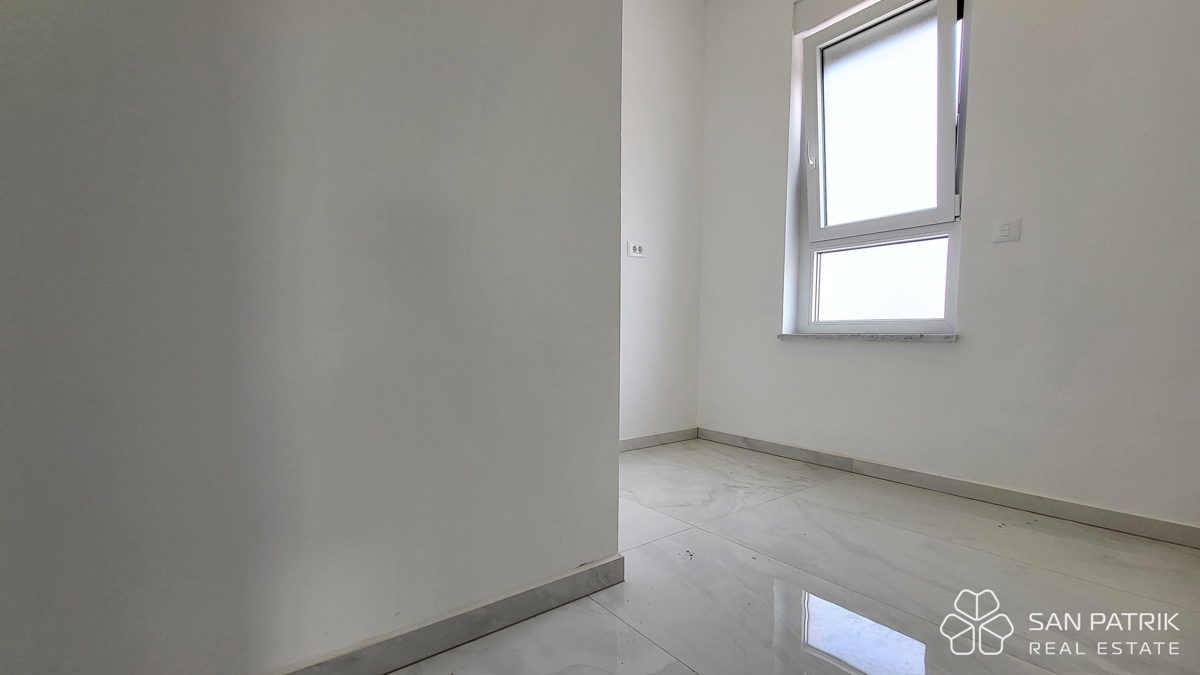 Casa moderna con piscina e vista mare a Krk