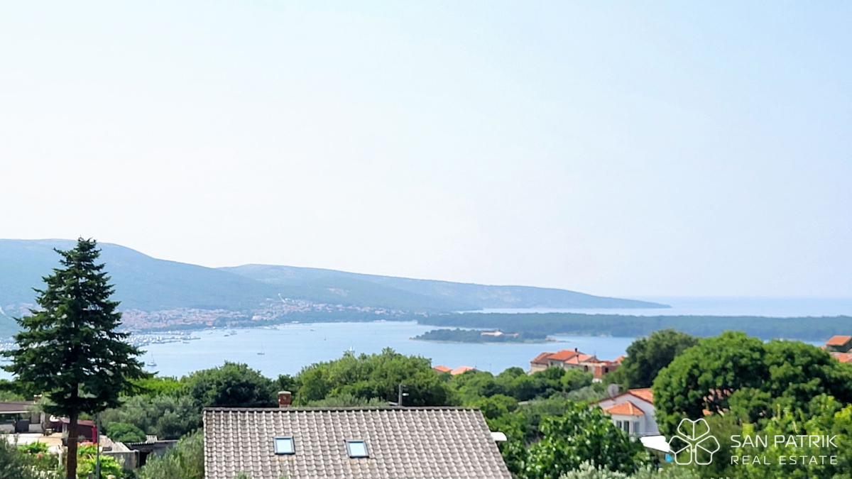 Casa moderna con piscina e vista mare a Krk