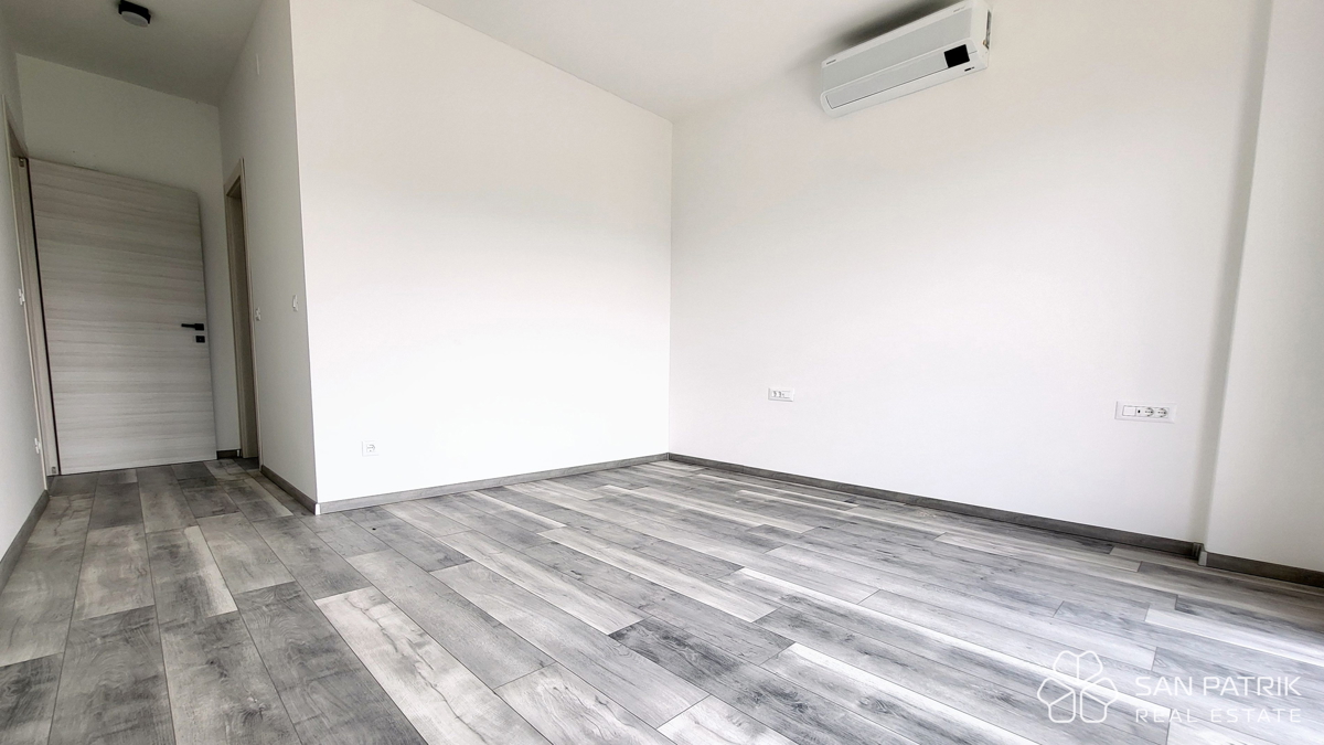 Casa moderna con piscina e vista mare a Krk