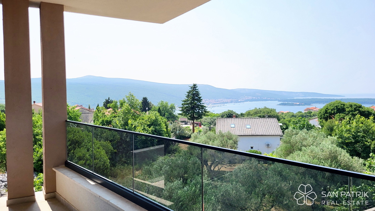 Casa moderna con piscina e vista mare a Krk