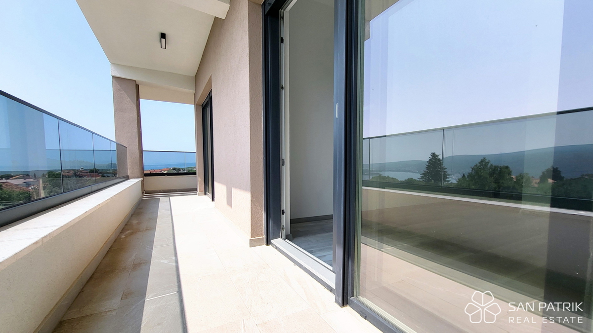 Casa moderna con piscina e vista mare a Krk