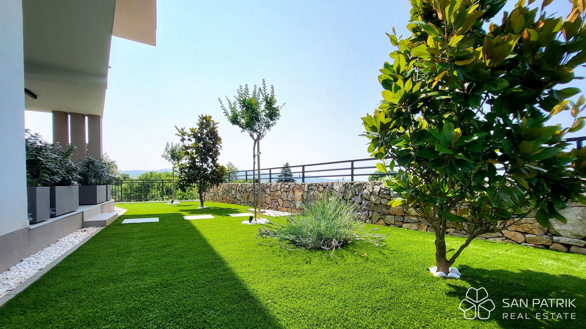 Casa moderna con piscina e vista mare a Krk
