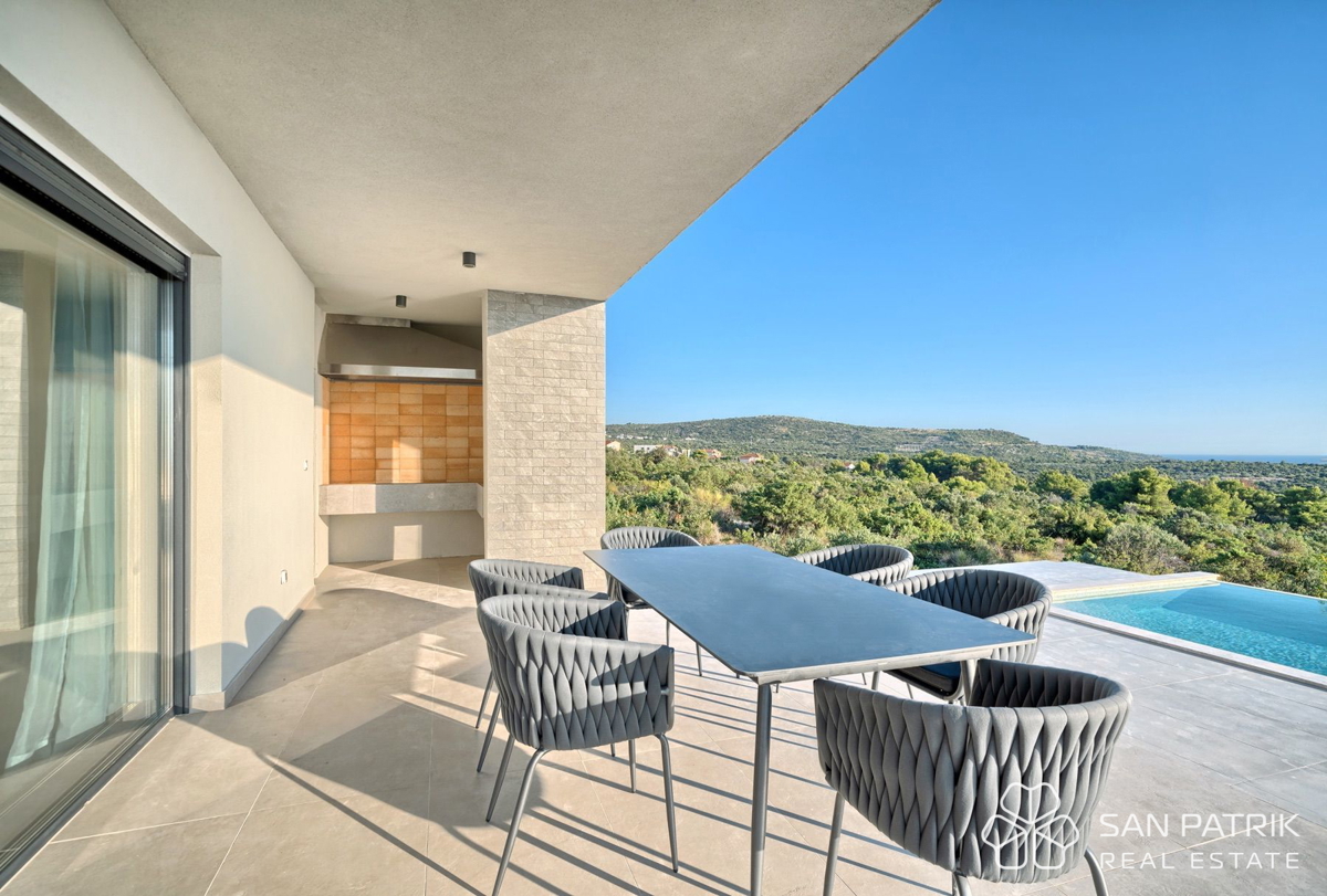 PRIMOŠTEN – VILLA MODERNA CON PISCINA E VISTA MOZZAFIATO