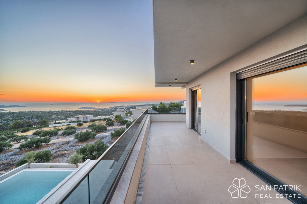 PRIMOŠTEN – VILLA MODERNA CON PISCINA E VISTA MOZZAFIATO