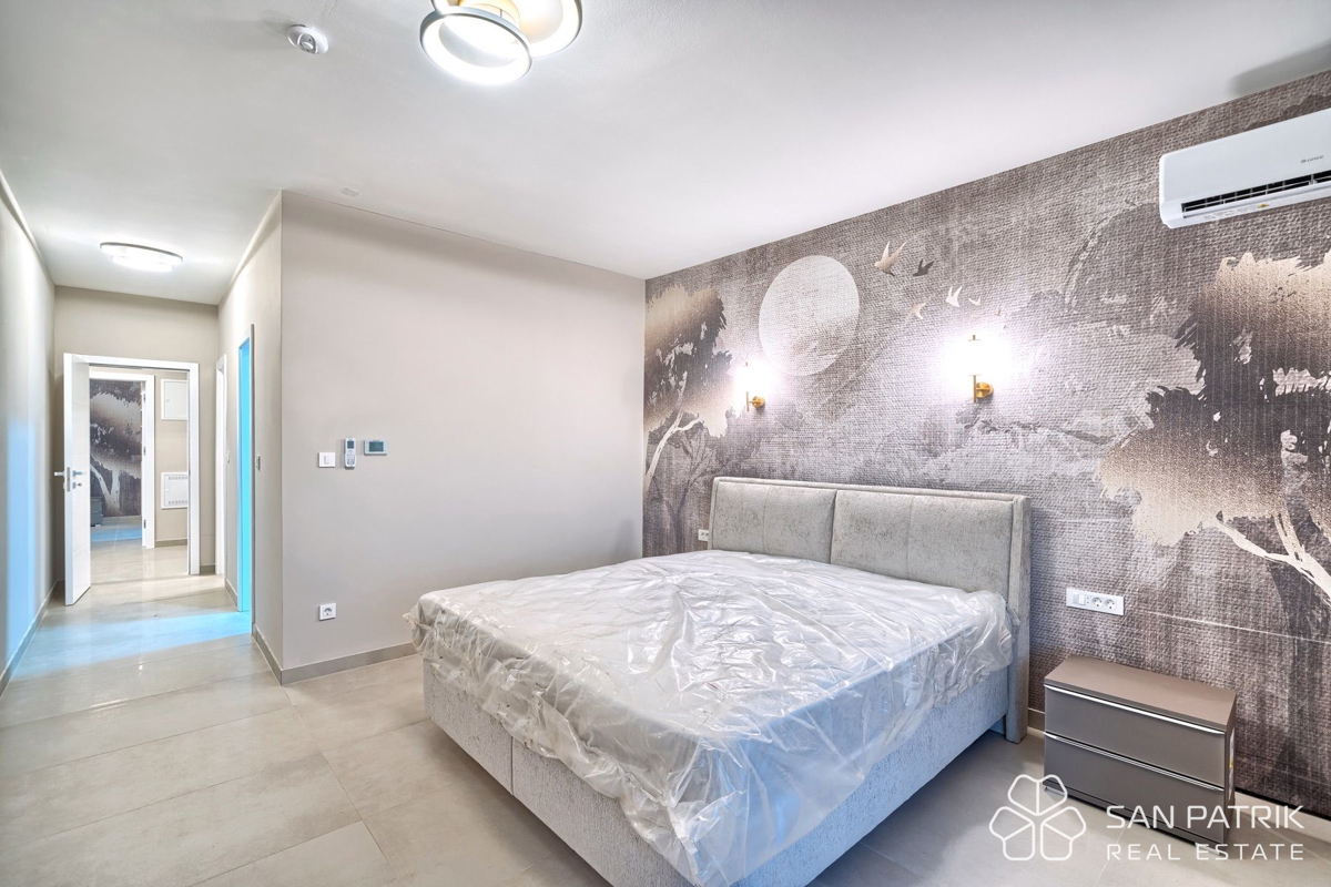 PRIMOŠTEN – VILLA MODERNA CON PISCINA E VISTA MOZZAFIATO