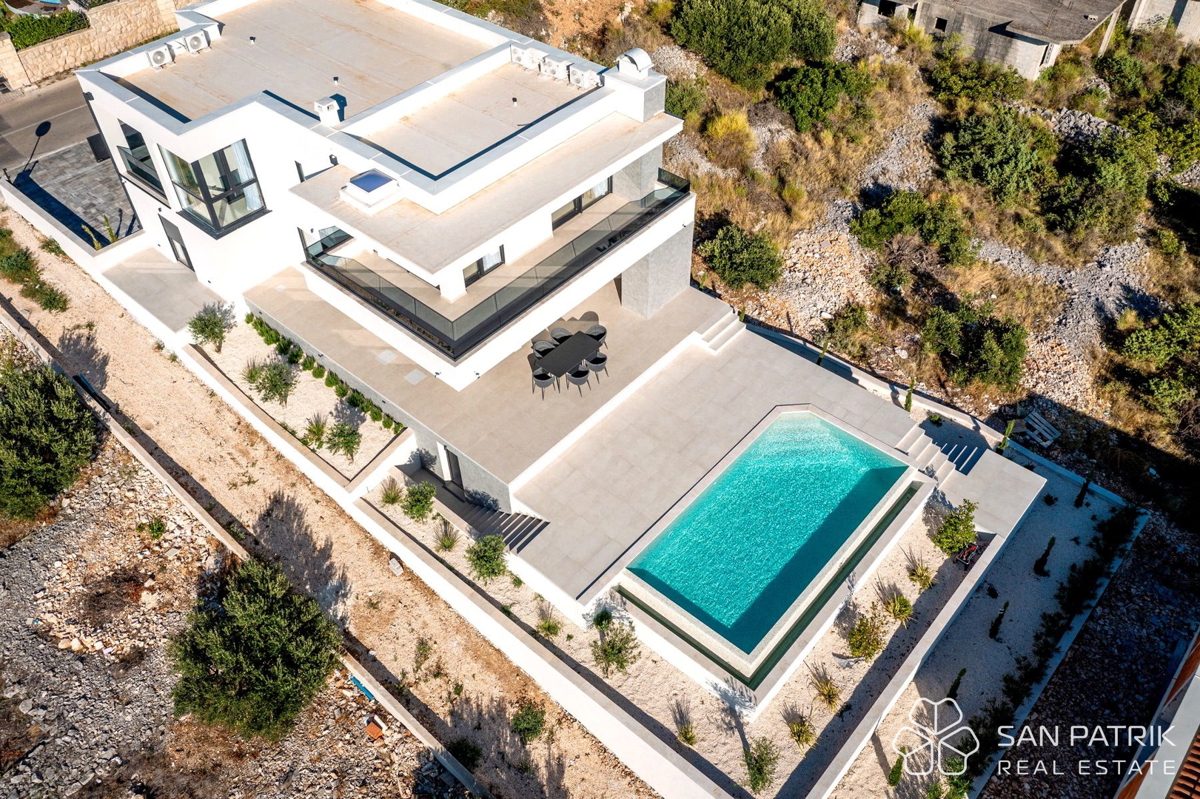 PRIMOŠTEN – VILLA MODERNA CON PISCINA E VISTA MOZZAFIATO