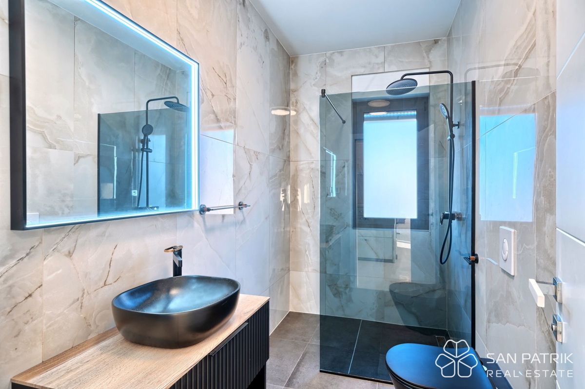 PRIMOŠTEN – VILLA MODERNA CON PISCINA E VISTA MOZZAFIATO