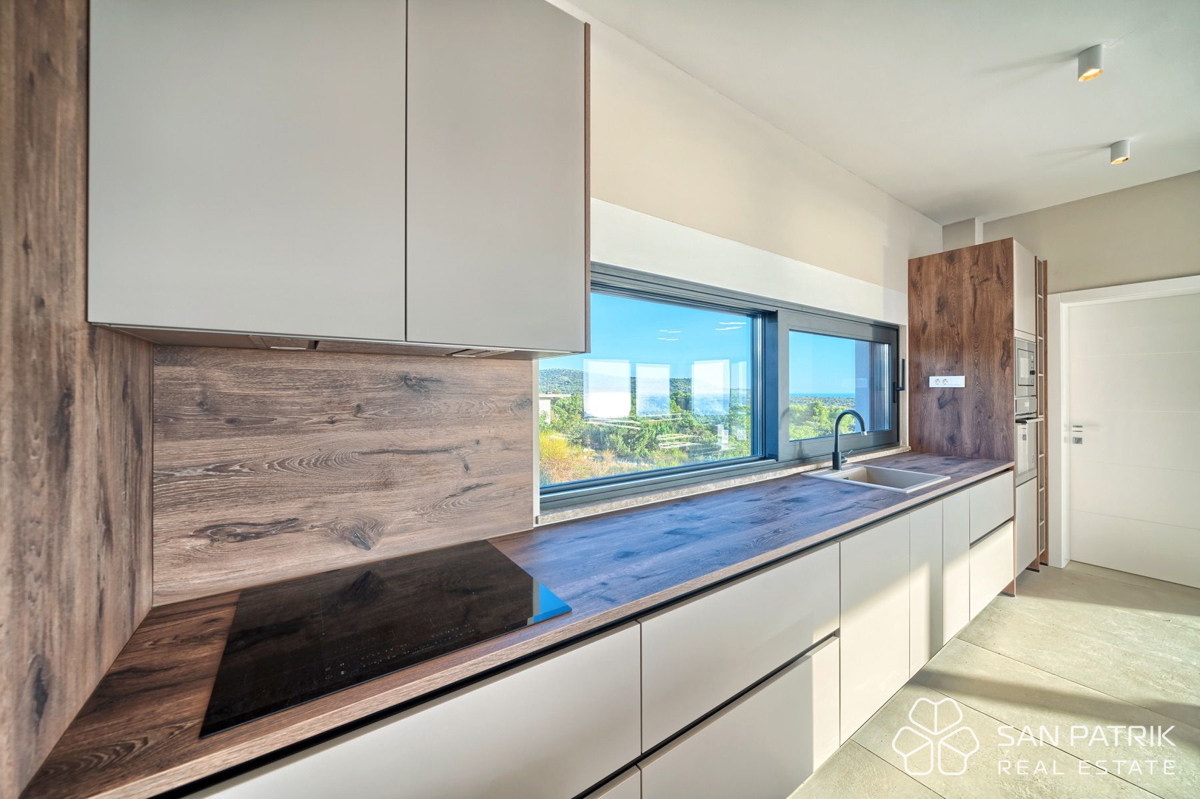 PRIMOŠTEN – VILLA MODERNA CON PISCINA E VISTA MOZZAFIATO