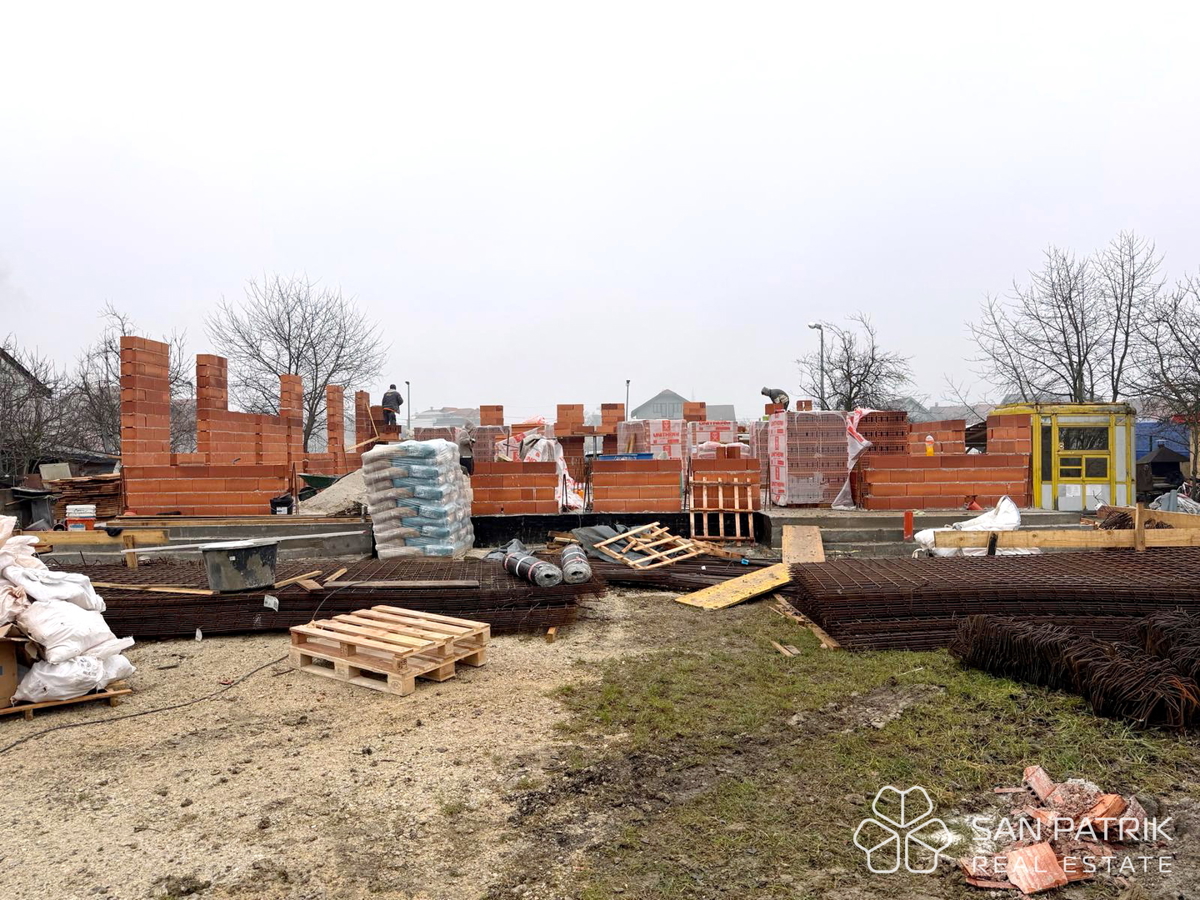 Occasione: Appartamento su due livelli (151 m2) a Resnik, nuova costruzione a 1.900 EUR/m2