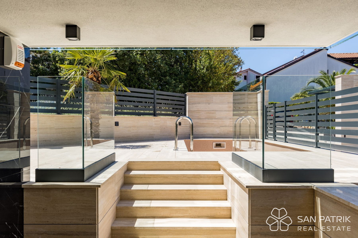 Appartamento moderno (122 m2) con giardino e piscina a Krk