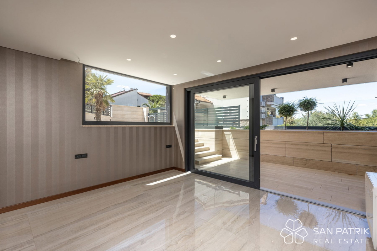 Appartamento moderno (122 m2) con giardino e piscina a Krk