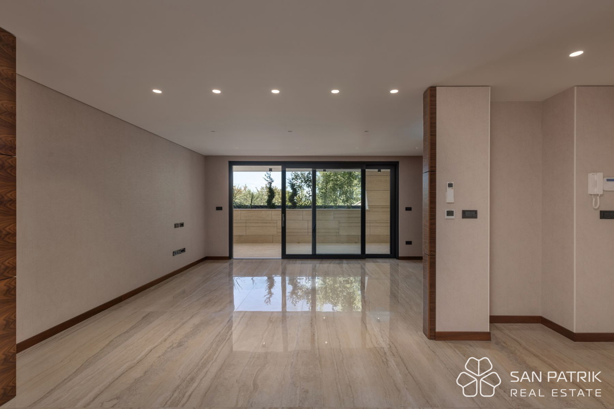 Appartamento moderno (122 m2) con giardino e piscina a Krk