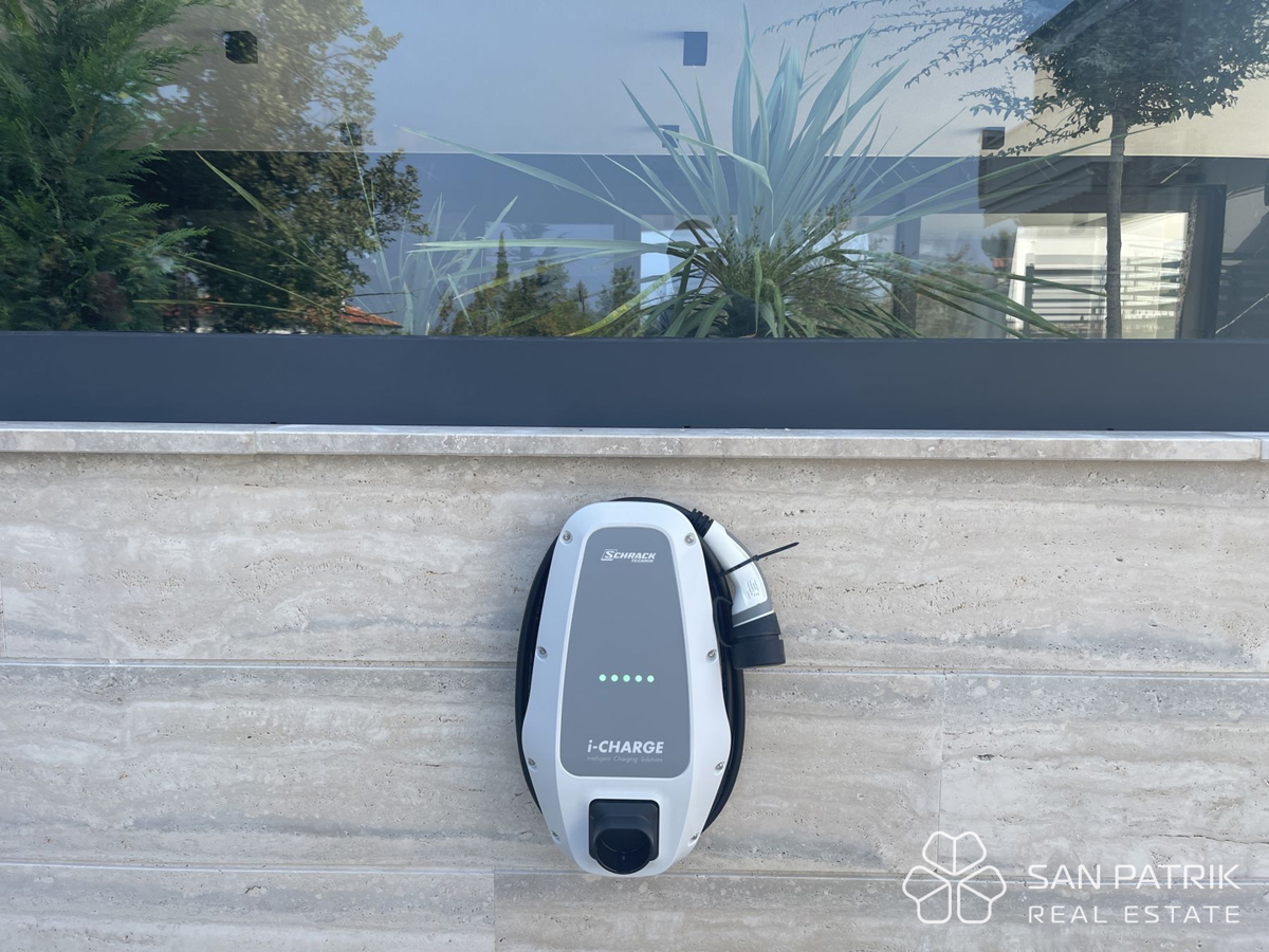 Appartamento moderno (122 m2) con giardino e piscina a Krk