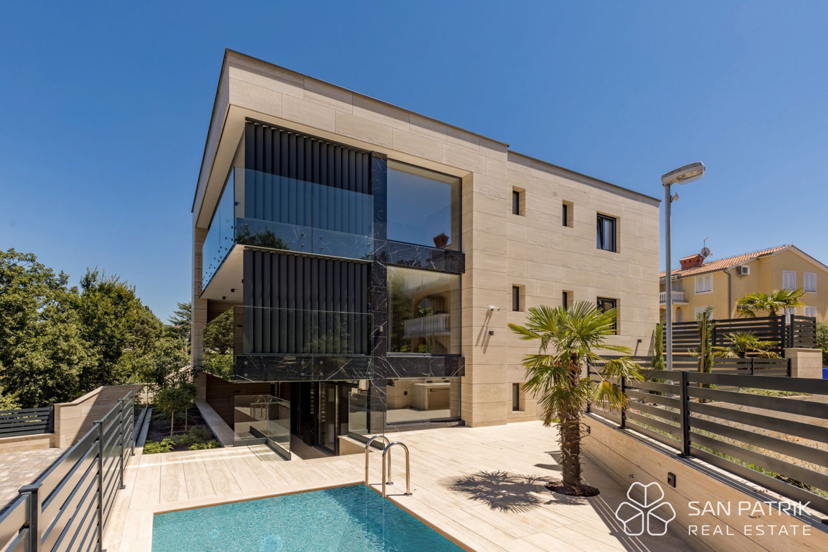 Appartamento moderno (122 m2) con giardino e piscina a Krk