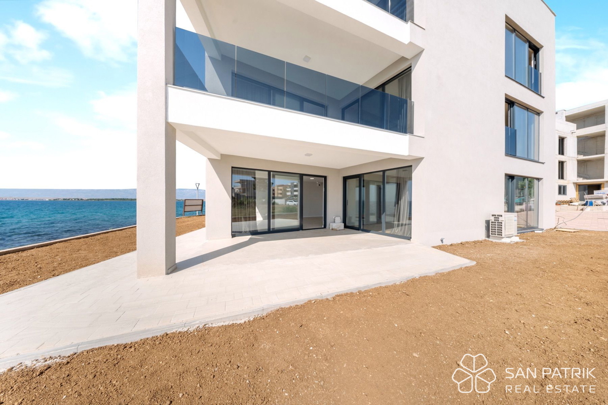 Privlaka Seafront Residences – appartamento moderno (69 m2) in prima fila sul mare