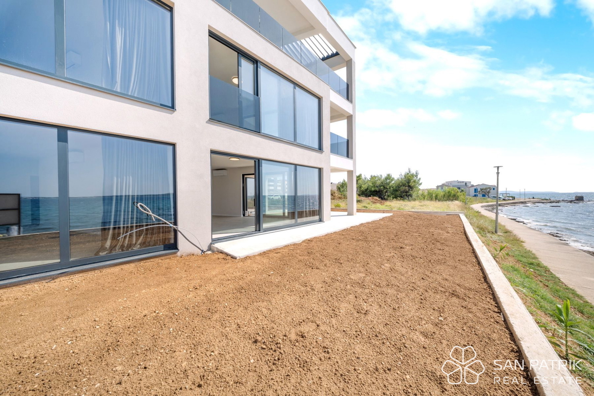 Privlaka Seafront Residences – appartamento moderno (69 m2) in prima fila sul mare