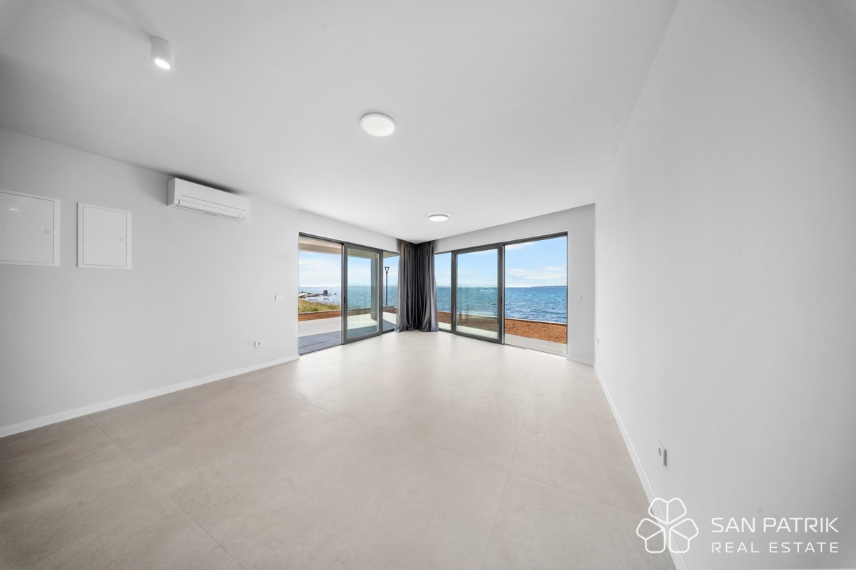 Privlaka Seafront Residences – appartamento moderno (69 m2) in prima fila sul mare