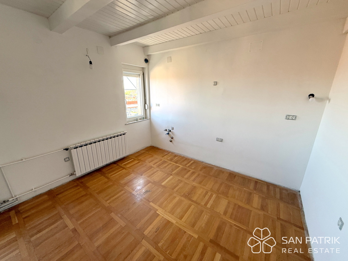 Appartamento trilocale ristrutturato vicino al capolinea Dubec – Novo Brestje