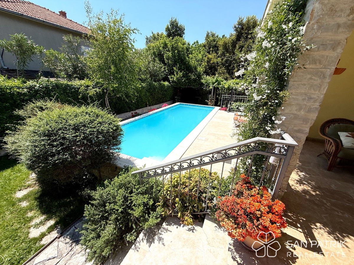 AUTENTICA VILLA DALMATICA – FUSIONE DI TRADIZIONE E TECNOLOGIA MODERNA