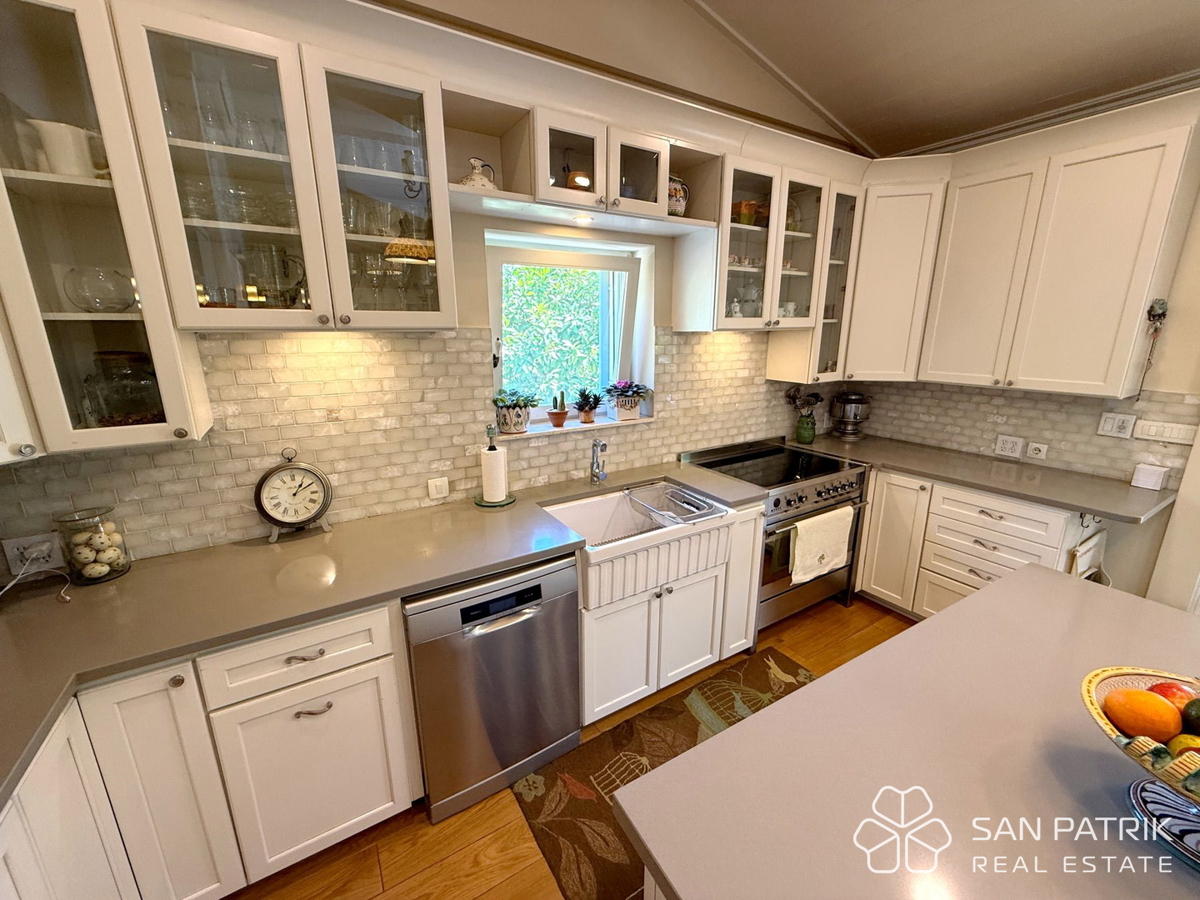 AUTENTICA VILLA DALMATICA – FUSIONE DI TRADIZIONE E TECNOLOGIA MODERNA