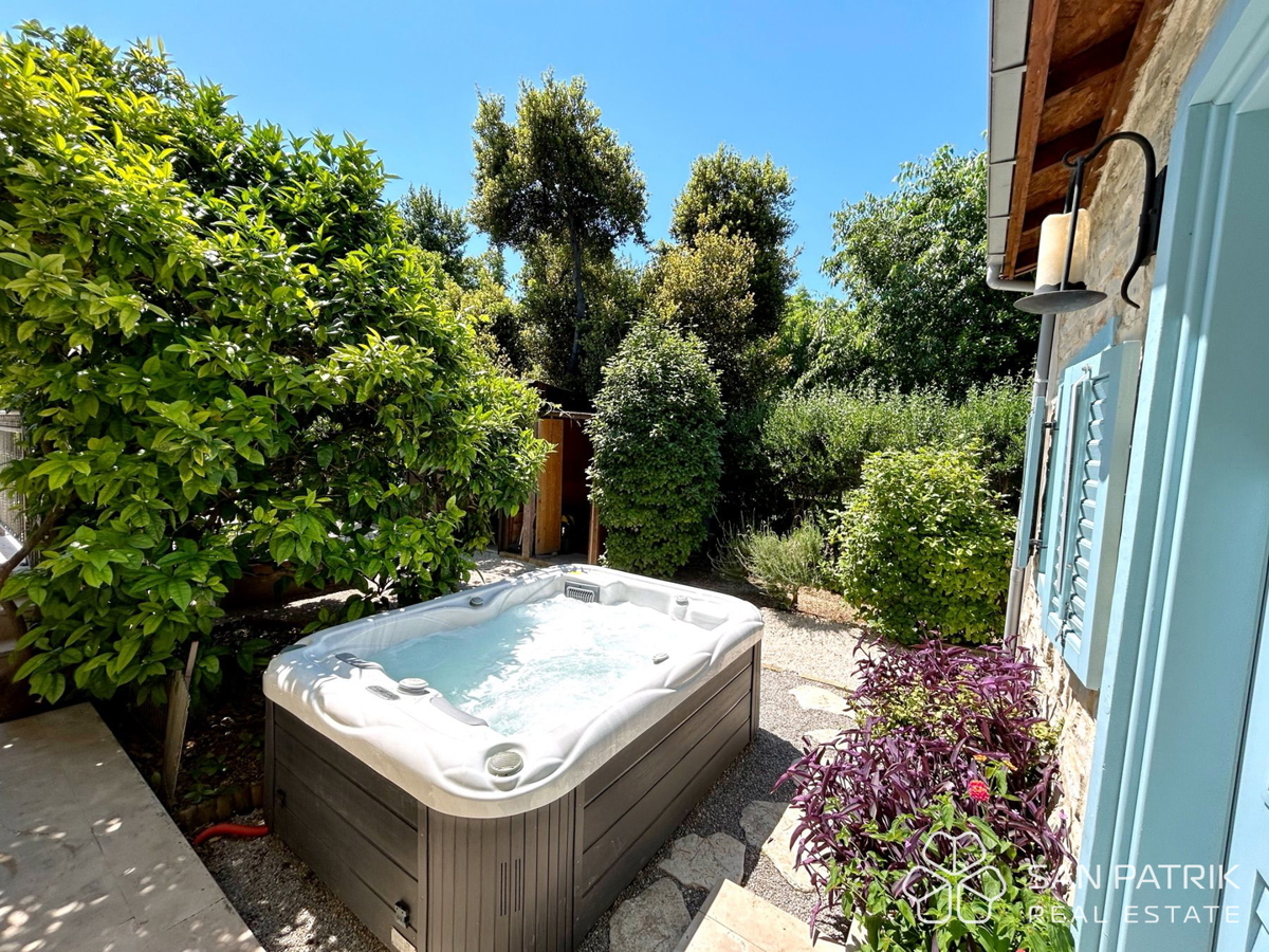 AUTENTICA VILLA DALMATICA – FUSIONE DI TRADIZIONE E TECNOLOGIA MODERNA