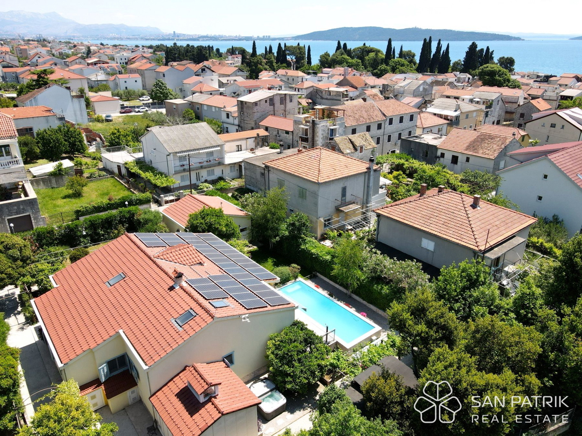 AUTENTICA VILLA DALMATICA – FUSIONE DI TRADIZIONE E TECNOLOGIA MODERNA