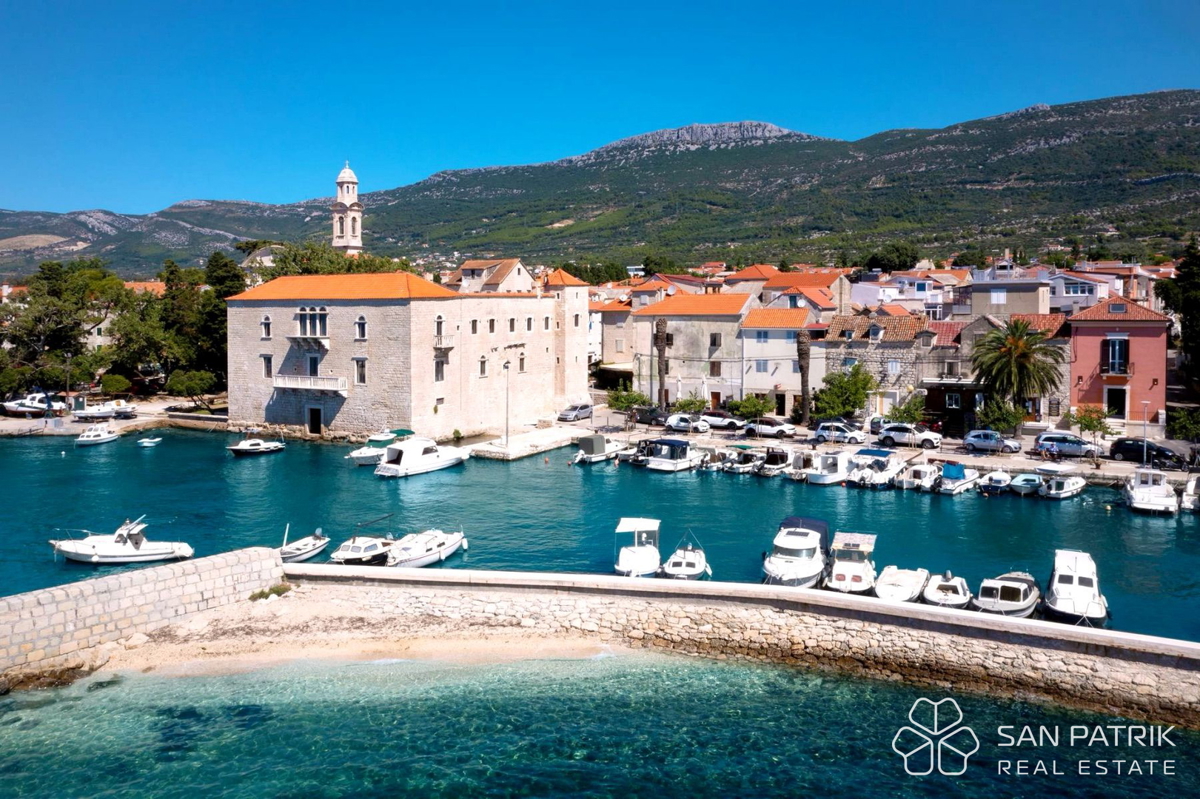 AUTENTICA VILLA DALMATICA – FUSIONE DI TRADIZIONE E TECNOLOGIA MODERNA