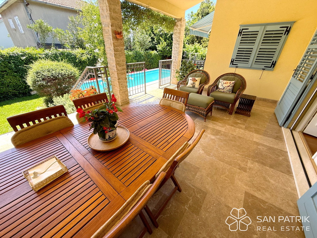 AUTENTICA VILLA DALMATICA – FUSIONE DI TRADIZIONE E TECNOLOGIA MODERNA