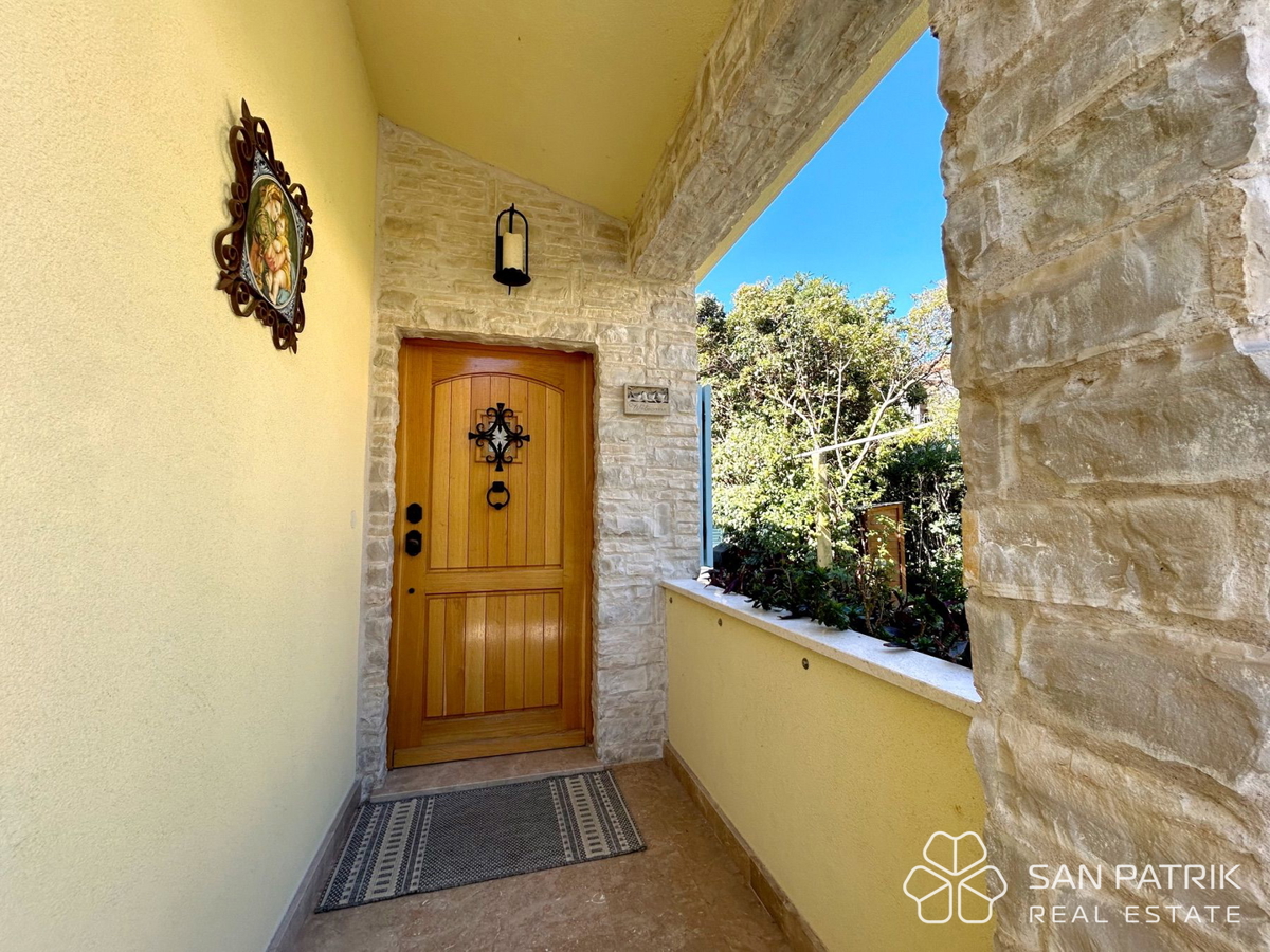 AUTENTICA VILLA DALMATICA – FUSIONE DI TRADIZIONE E TECNOLOGIA MODERNA