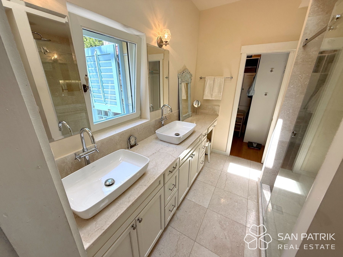 AUTENTICA VILLA DALMATICA – FUSIONE DI TRADIZIONE E TECNOLOGIA MODERNA